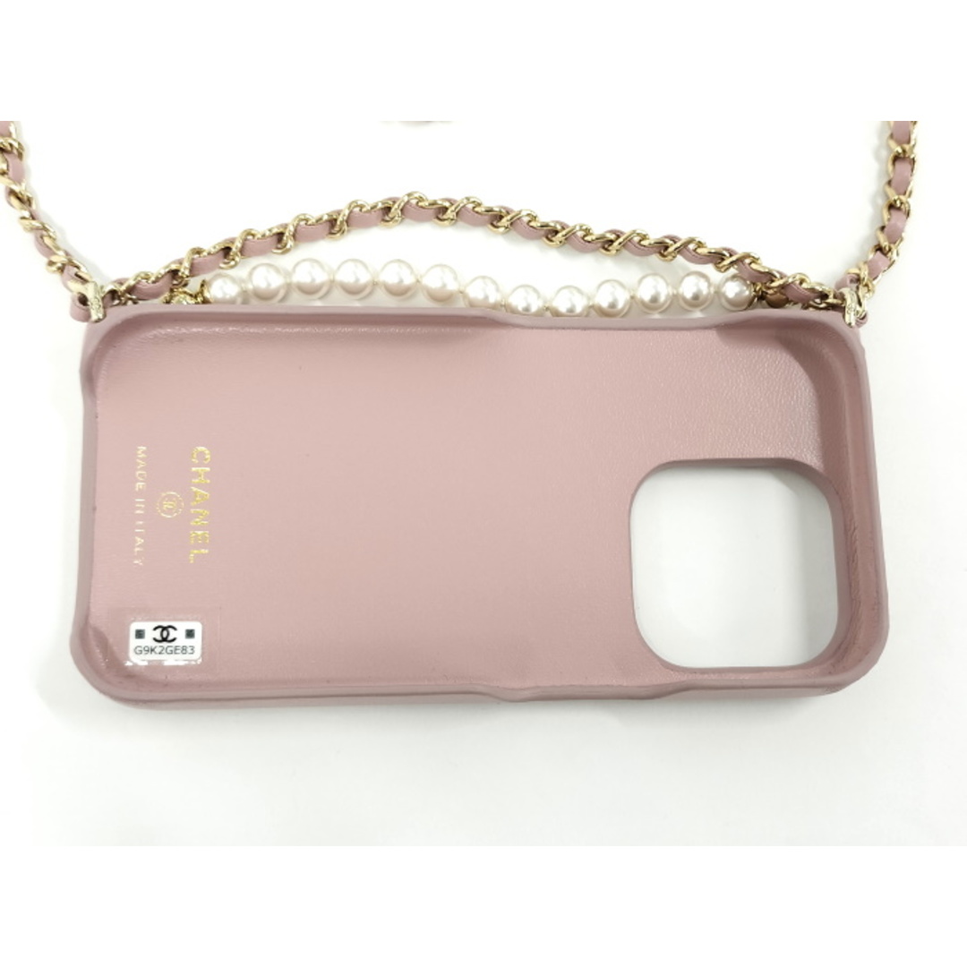CHANEL(シャネル)のCHANEL チェーンクラッチ iphone15プロ ケース ラムスキン ピンク レディースのファッション小物(その他)の商品写真