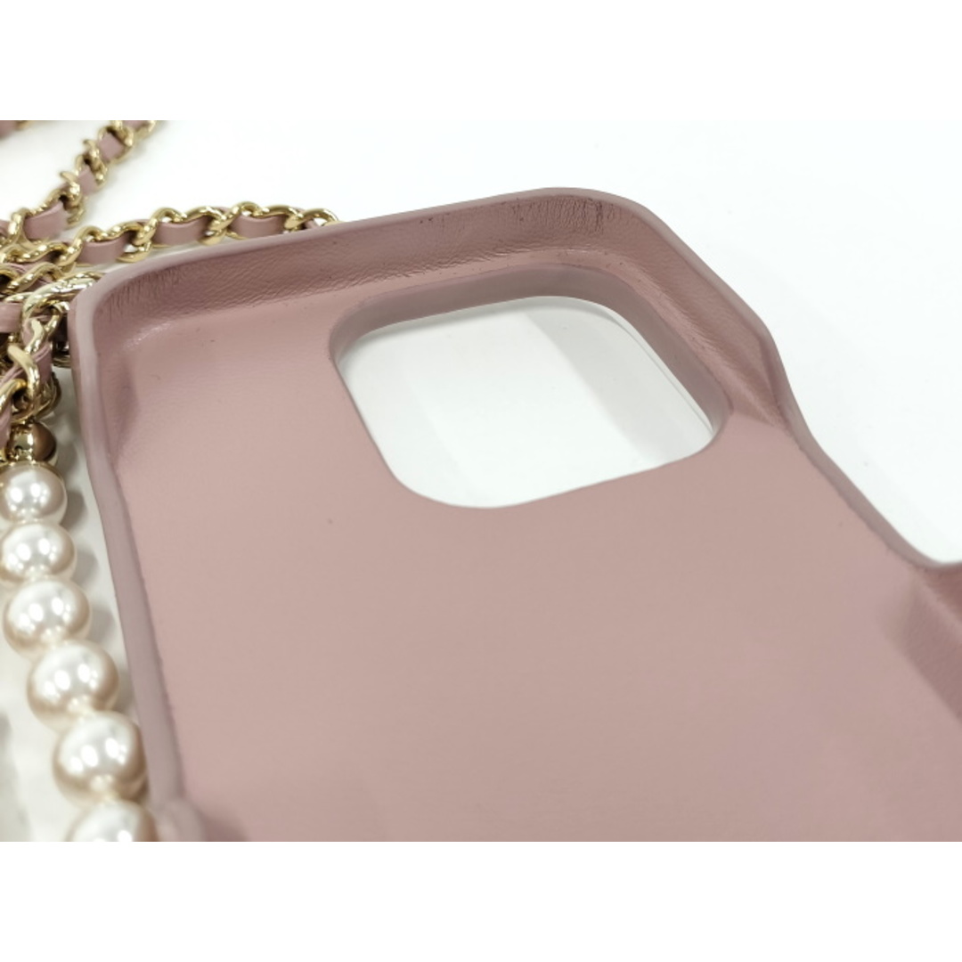 CHANEL(シャネル)のCHANEL チェーンクラッチ iphone15プロ ケース ラムスキン ピンク レディースのファッション小物(その他)の商品写真