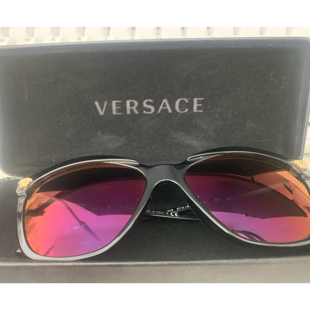 VERSACE(ヴェルサーチ)のVERSACE サングラス　メデゥーサ　ヴェルサーチェ レディースのファッション小物(サングラス/メガネ)の商品写真
