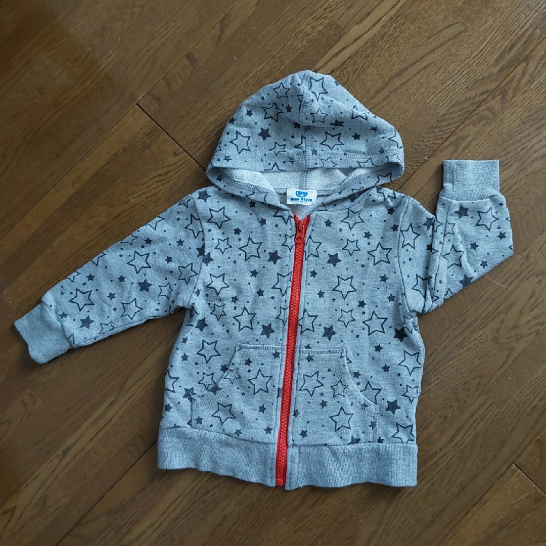 パーカージップアップ 90 灰 キッズ/ベビー/マタニティのキッズ服男の子用(90cm~)(ジャケット/上着)の商品写真