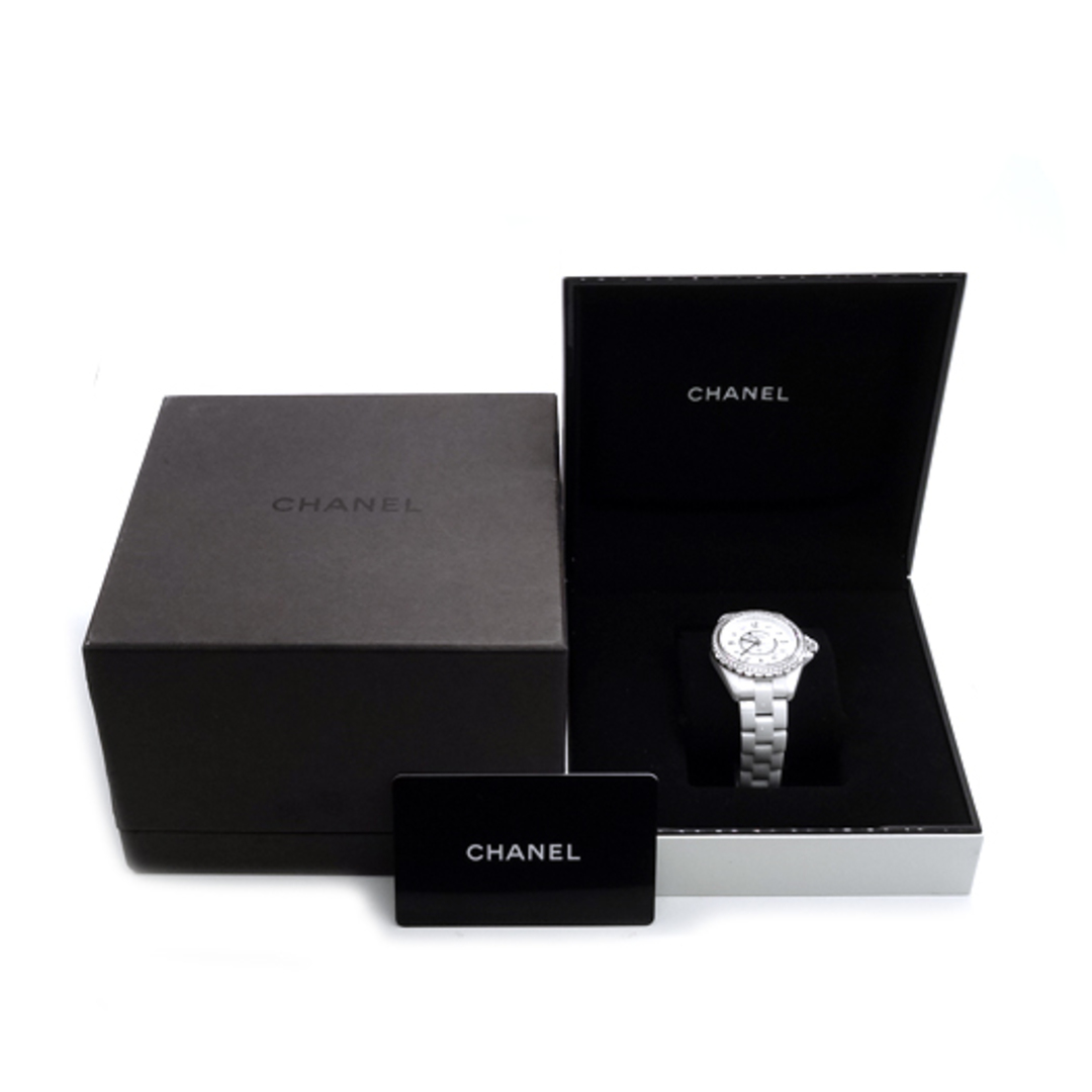 CHANEL(シャネル)のシャネル J12 33mm 8Pダイヤ ダイヤベゼル H3110 ホワイト セラミック クォーツ 時計 CHANEL 横浜BLANC レディースのファッション小物(腕時計)の商品写真