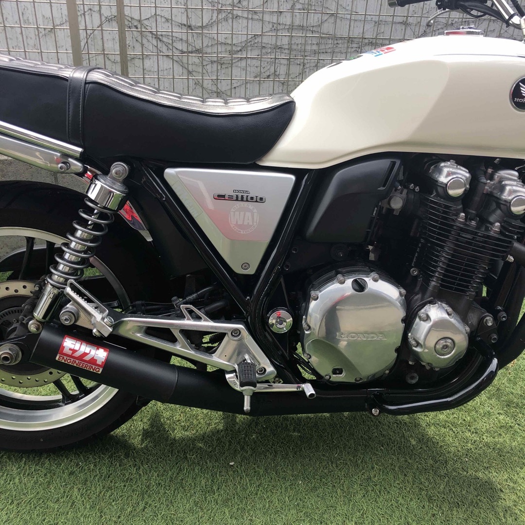 ホンダ(ホンダ)のCB1100ABS2010手元80 自動車/バイクのバイク(車体)の商品写真