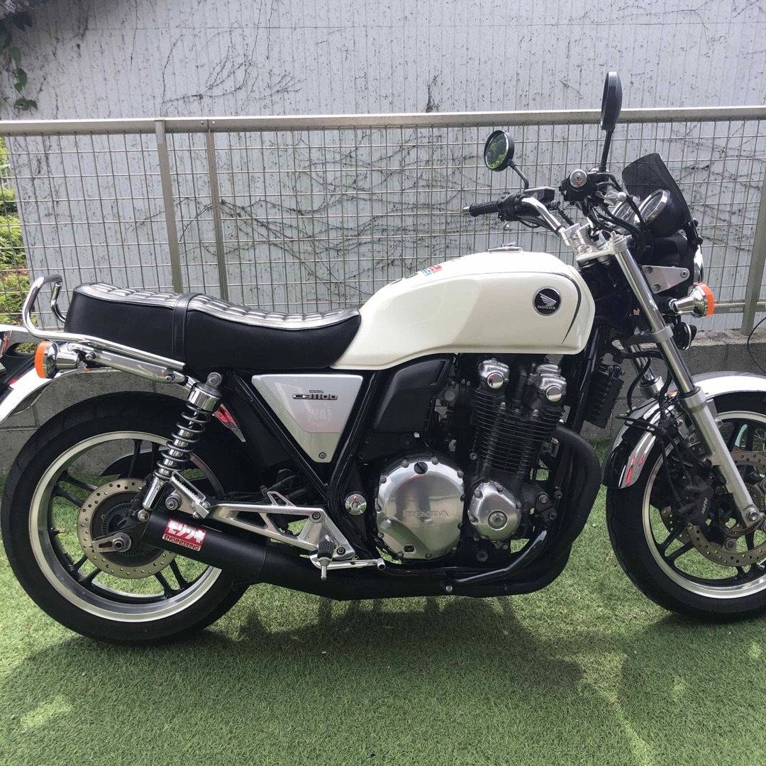 ホンダ(ホンダ)のCB1100ABS2010手元80 自動車/バイクのバイク(車体)の商品写真