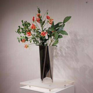 CLAY フラワーベース ステンレス 花瓶 造花付き 展示品 (花瓶)