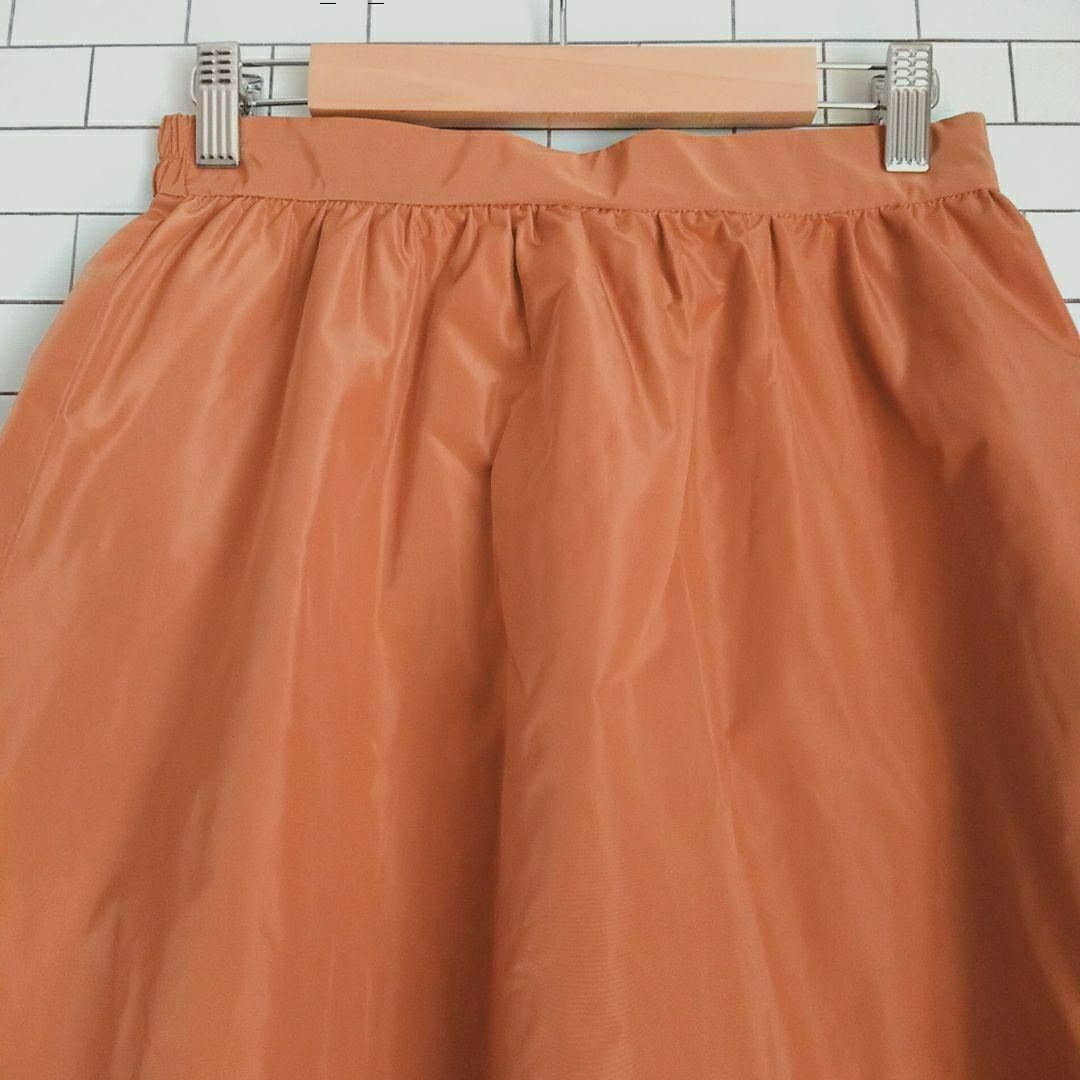 Collage(コラージュ)のコラージュ ギャザー フレア スカート 膝丈 F 明るめブラウン オレンジ 光沢 レディースのスカート(ひざ丈スカート)の商品写真