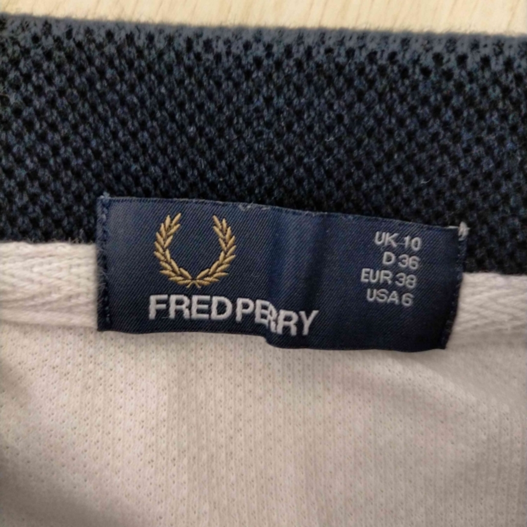 FRED PERRY(フレッドペリー)のFRED PERRY(フレッドペリー) ワンポイントロゴ刺繍ポロシャツ トップス レディースのトップス(ポロシャツ)の商品写真