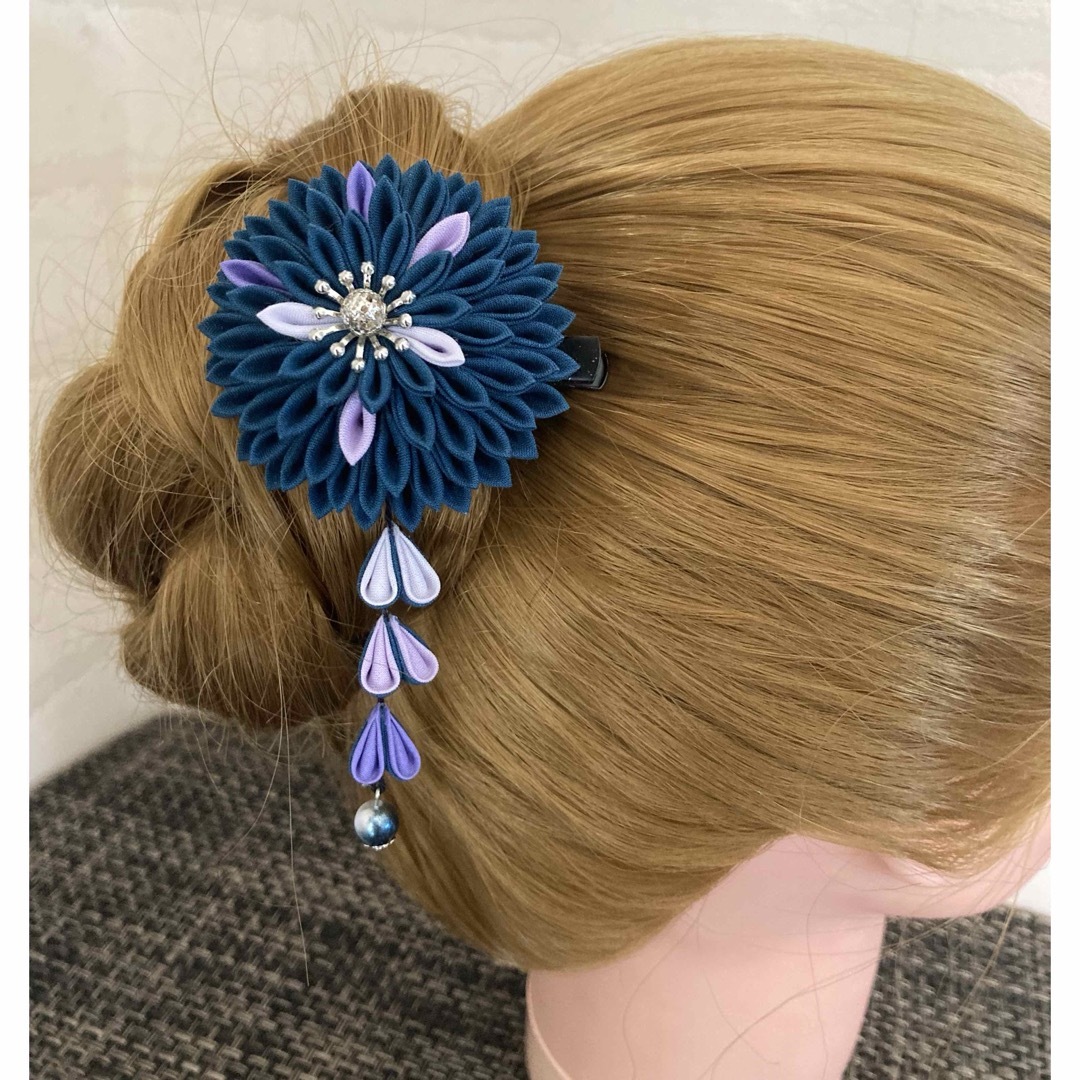 つまみ細工髪飾り ヘアクリップ レディースのヘアアクセサリー(バレッタ/ヘアクリップ)の商品写真