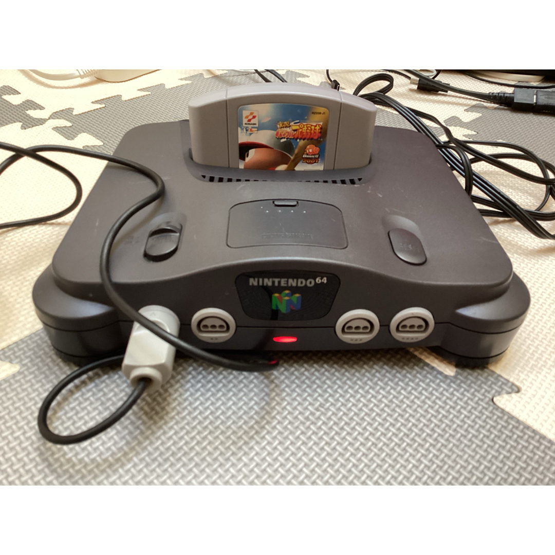 NINTENDO64　本体＋コントローラ＋ソフト1本 エンタメ/ホビーのゲームソフト/ゲーム機本体(家庭用ゲーム機本体)の商品写真