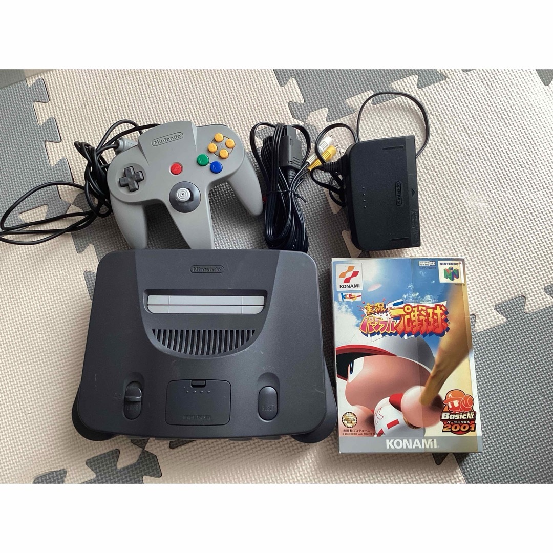 NINTENDO64　本体＋コントローラ＋ソフト1本 エンタメ/ホビーのゲームソフト/ゲーム機本体(家庭用ゲーム機本体)の商品写真