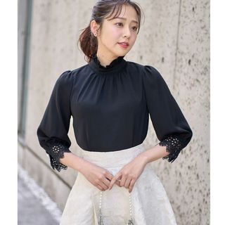 トッコクローゼット(TOCCO closet)の【新品】トッコ クローゼット後ろリボン袖口レース切替フリルハイネックブラウス黒(シャツ/ブラウス(長袖/七分))