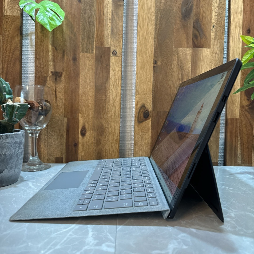 Microsoft(マイクロソフト)のSurface Pro 6ブラック☘️i5第8世代/メ8G☘️SSD256GB スマホ/家電/カメラのPC/タブレット(ノートPC)の商品写真