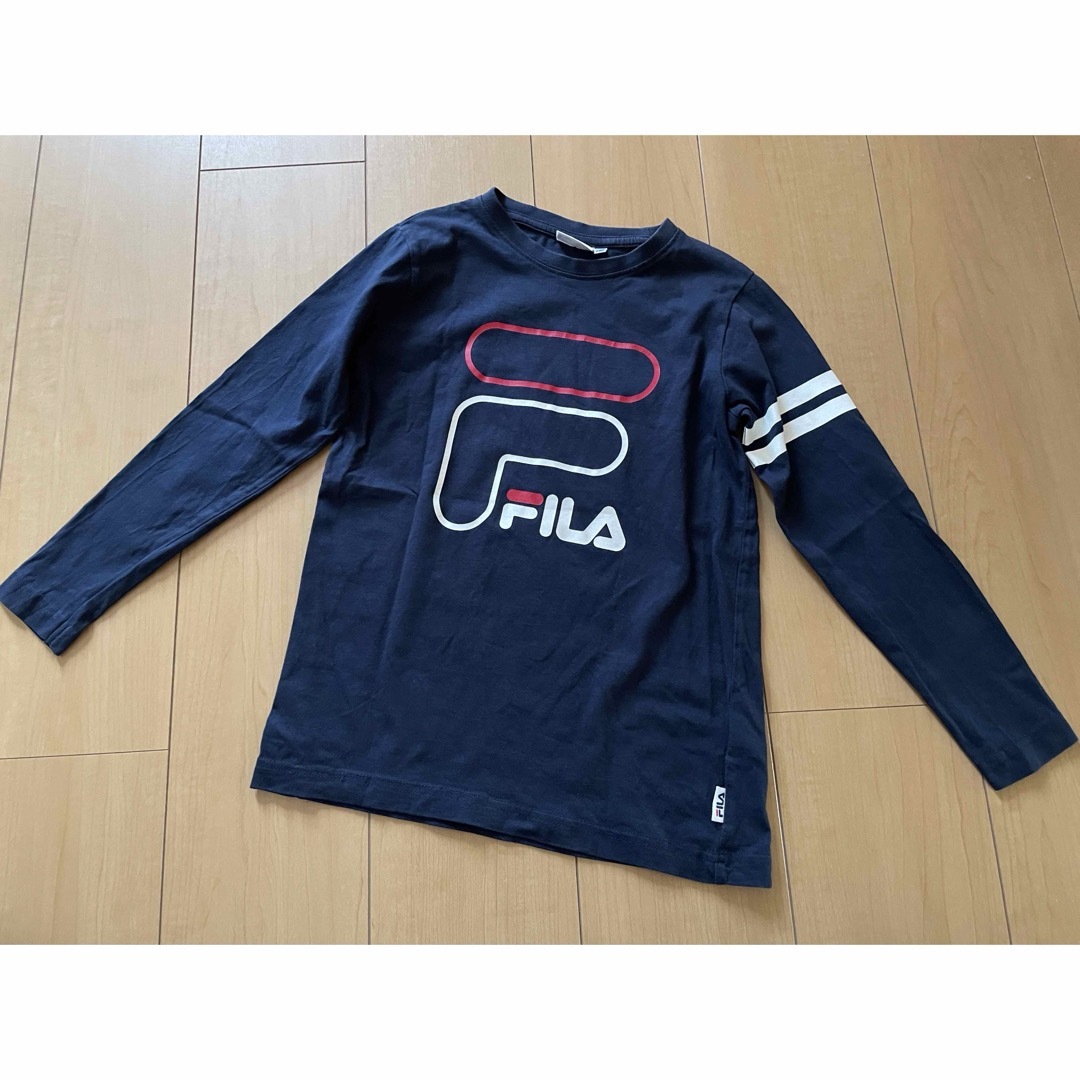 FILA(フィラ)のフィラ　紺色長袖Tシャツ　140㎝ キッズ/ベビー/マタニティのキッズ服男の子用(90cm~)(Tシャツ/カットソー)の商品写真