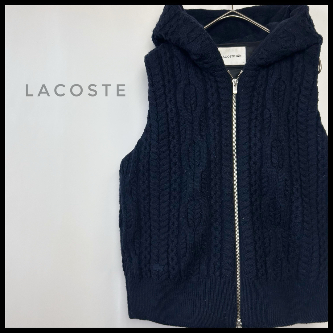 LACOSTE(ラコステ)のLACOSTE ラコステ ケーブルニット　ダウンベスト　ネイビー　ワッペン メンズのジャケット/アウター(ダウンベスト)の商品写真