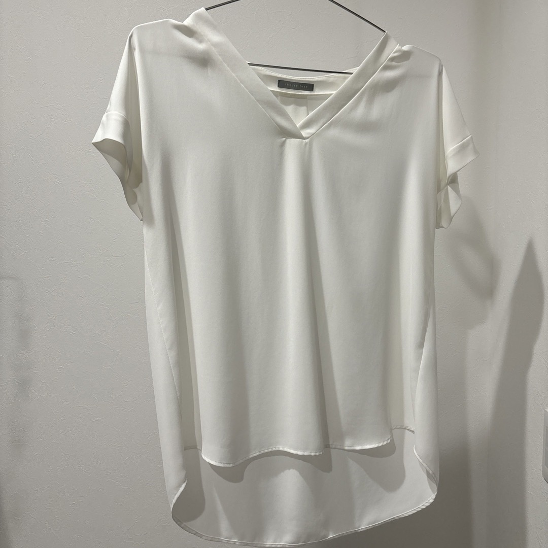 Theory luxe(セオリーリュクス)のセオリーリュクス　ホワイトブラウス レディースのトップス(シャツ/ブラウス(半袖/袖なし))の商品写真