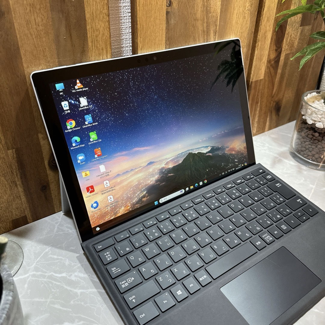 Microsoft(マイクロソフト)のSurface Pro 6☘️メモリ8GB☘️i5第8世代☘️SSD128GB スマホ/家電/カメラのPC/タブレット(ノートPC)の商品写真