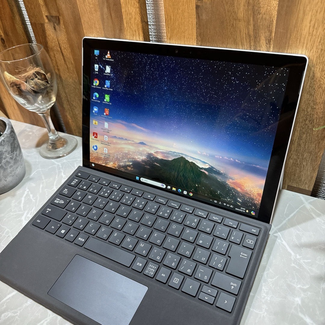 Microsoft(マイクロソフト)のSurface Pro 6☘️メモリ8GB☘️i5第8世代☘️SSD128GB スマホ/家電/カメラのPC/タブレット(ノートPC)の商品写真