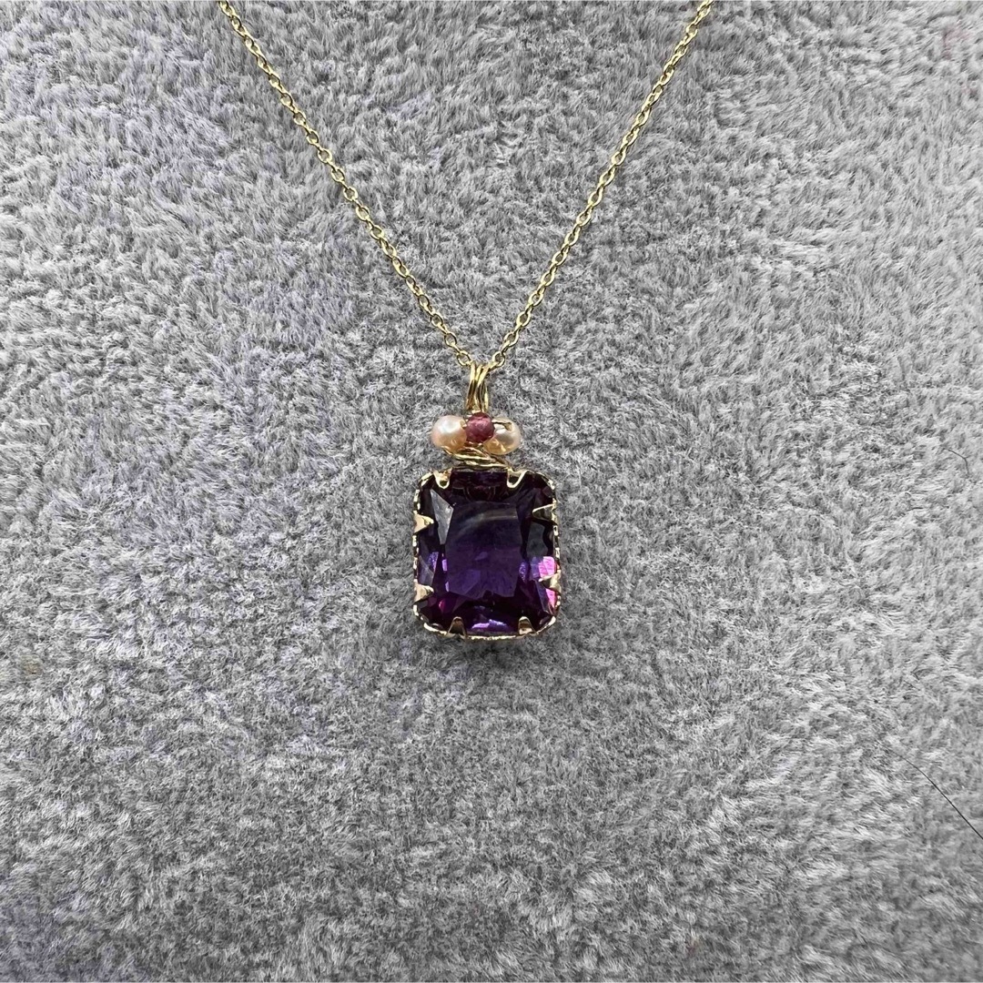 合成カラーチェンジサファイア(バイオレットサファイア) 本真珠ルビー　ネックレス ハンドメイドのアクセサリー(ネックレス)の商品写真