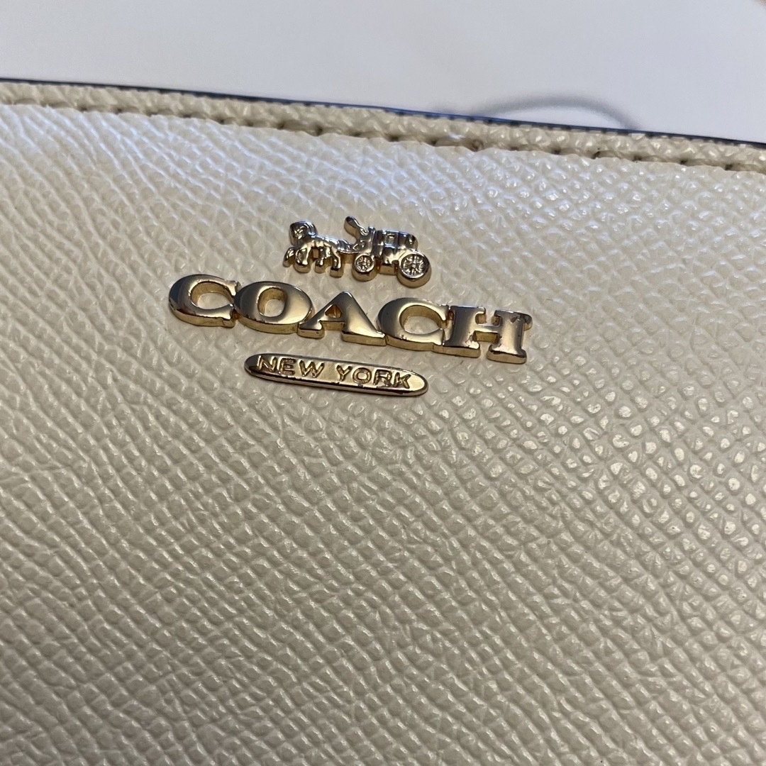 COACH(コーチ)の【最終値下げ】coach 二つ折り財布 レディースのファッション小物(財布)の商品写真