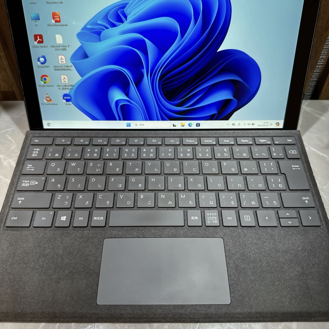 Microsoft(マイクロソフト)のSurface Pro 6 ブラック☘️i5第8世代/SSD256G☘️メ8G スマホ/家電/カメラのPC/タブレット(ノートPC)の商品写真