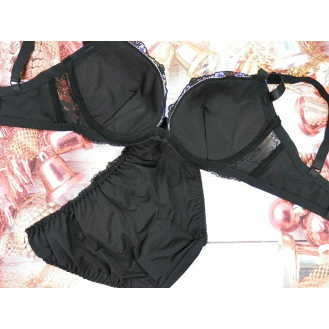 c026 F70/M ブラ＆ショーツセット 下着 黒・紫系 ローズ刺繍 レディースの下着/アンダーウェア(ブラ&ショーツセット)の商品写真