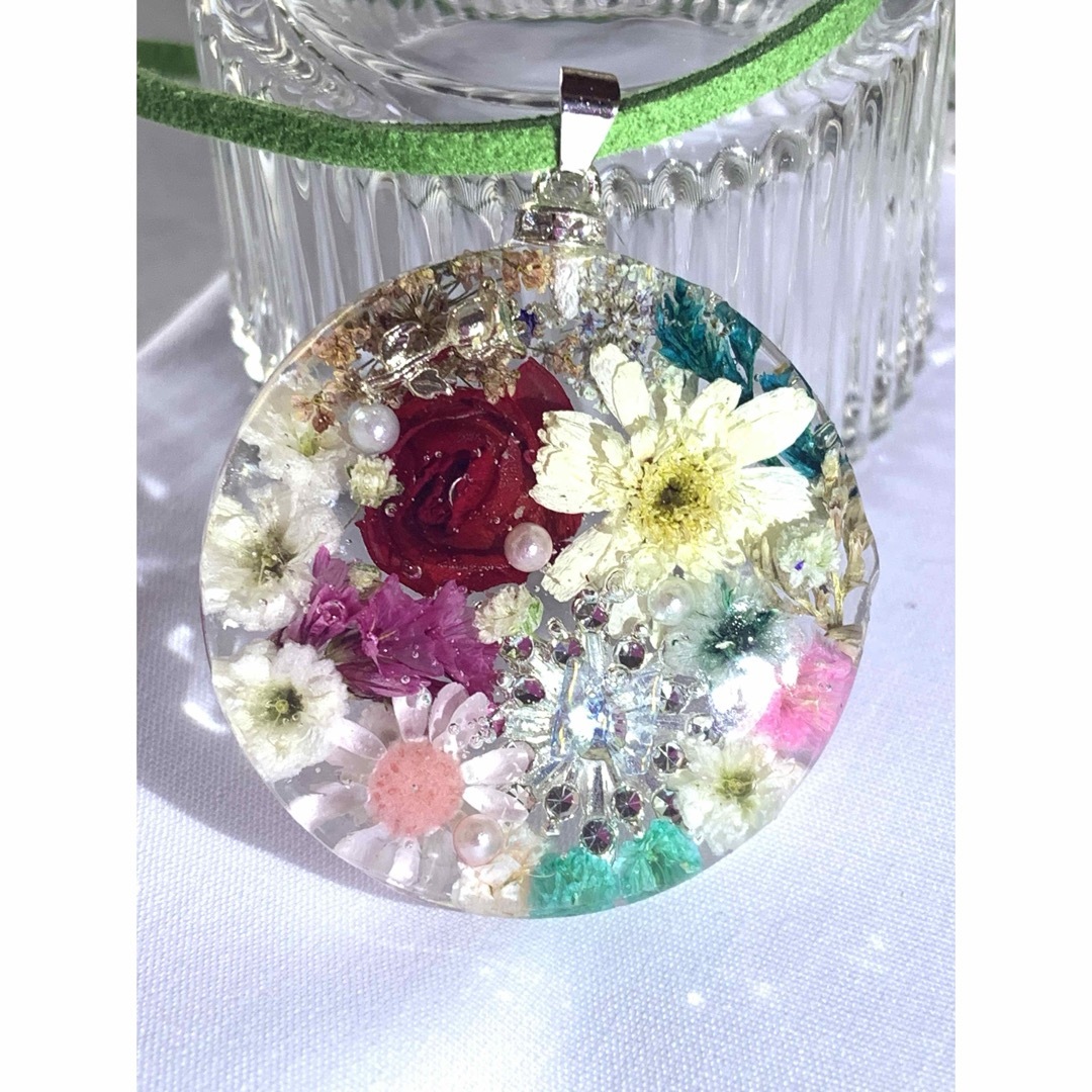 No.678 薔薇 マトリカリア レジンネックレス | フリマアプリ ラクマ No.678 薔薇 マトリカリア レジンネックレス | フリマアプリ ラクマ