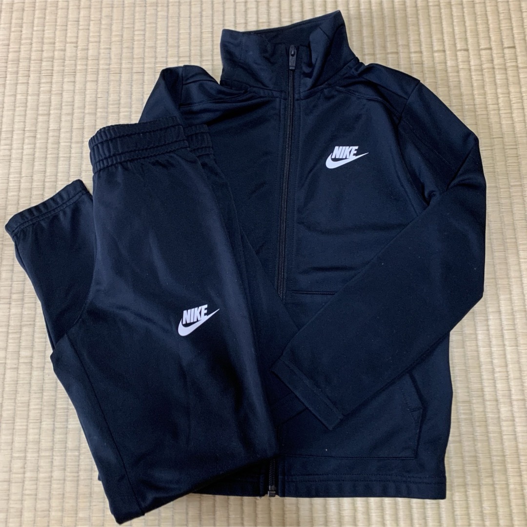 NIKE(ナイキ)のNIKE キッズ130ジャージ上下セット キッズ/ベビー/マタニティのキッズ服男の子用(90cm~)(Tシャツ/カットソー)の商品写真