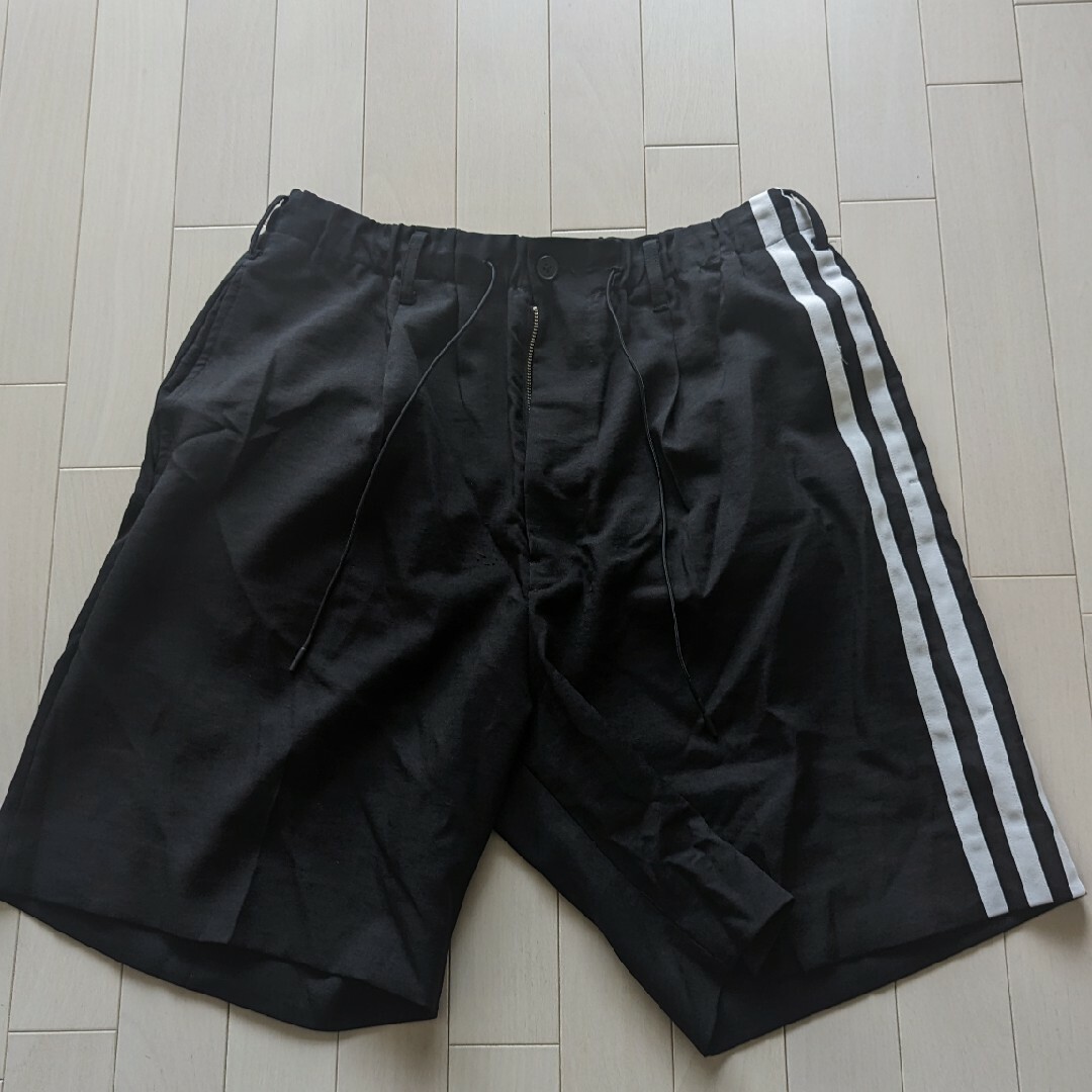 Y-3(ワイスリー)のY-3 M CH1 ELEGANT 3 STP SHORTS HG6085 メンズのパンツ(ショートパンツ)の商品写真