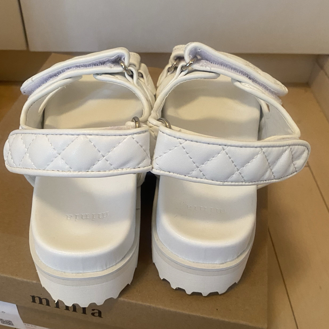 minia 未使用新品キルティング厚底サンダル レディースの靴/シューズ(サンダル)の商品写真