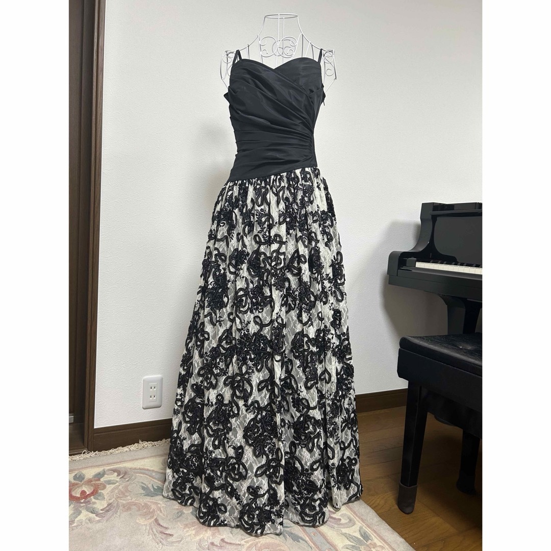 AIMER(エメ)の定価約10万円　preference  プリフェレンス　モノトーンのドレス レディースのフォーマル/ドレス(ロングドレス)の商品写真