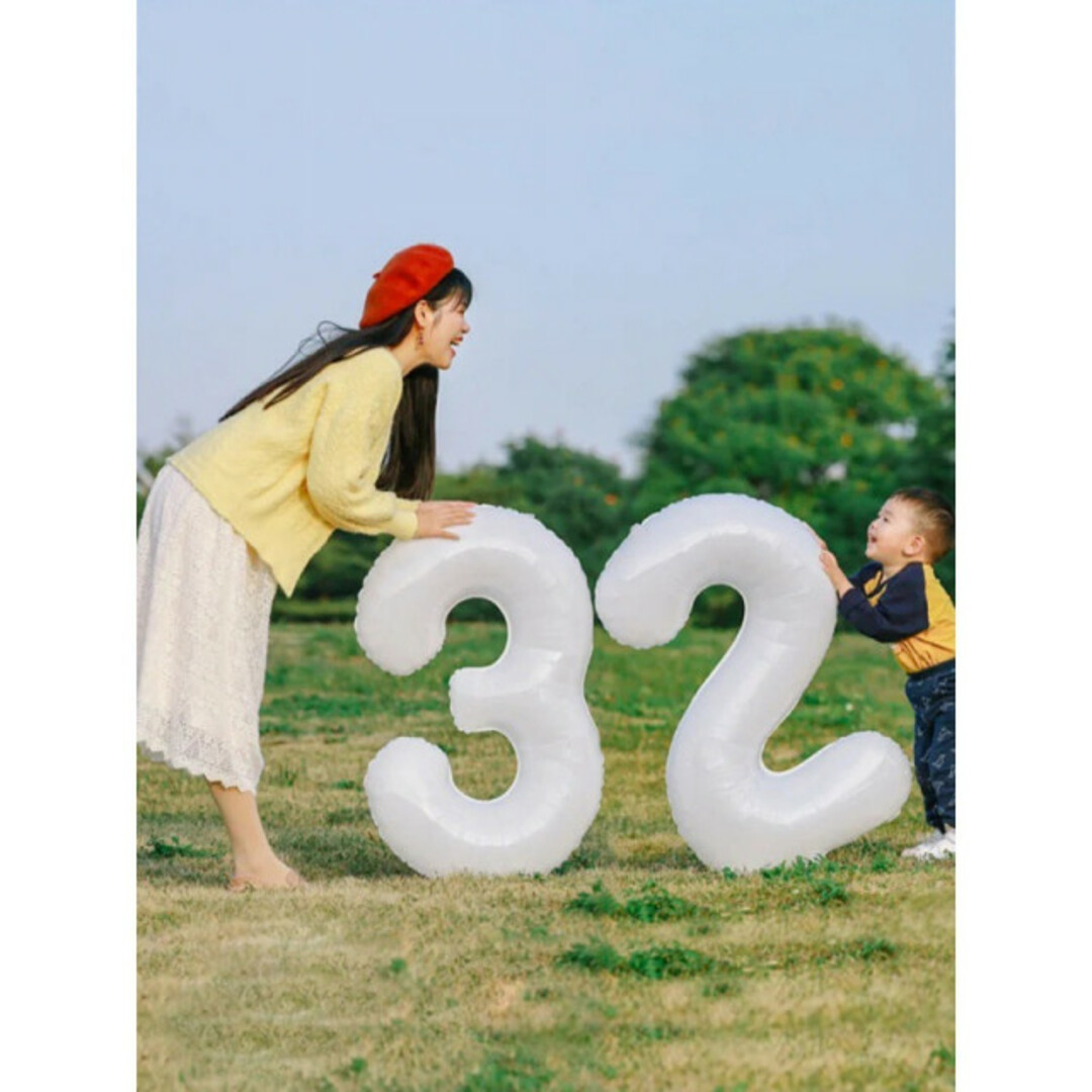 ナンバーバルーン 2 風船 誕生日 数字 白 ホワイト 飾付け お祝い 記念日 キッズ/ベビー/マタニティのメモリアル/セレモニー用品(その他)の商品写真