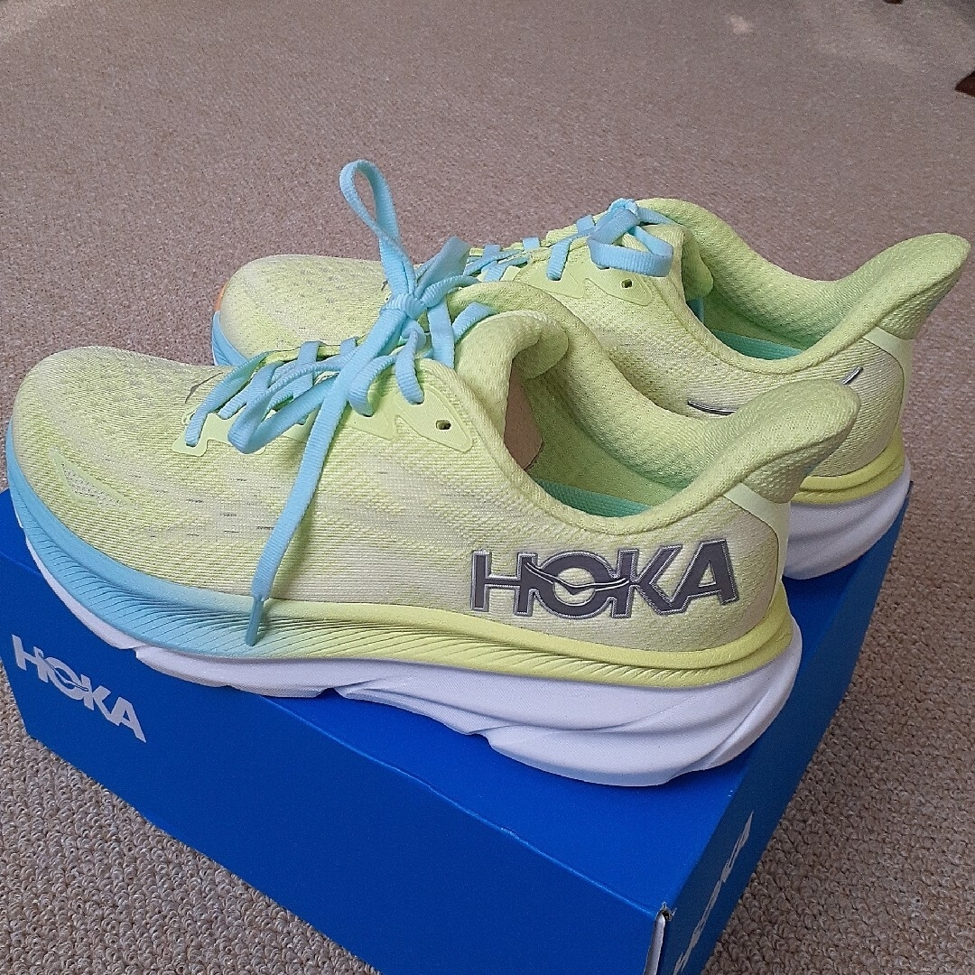 HOKA ONE ONE(ホカオネオネ)の新品未使用箱付　ホカオネオネ　HOKA ONE ONE　クリフトン9　ランニング スポーツ/アウトドアのランニング(シューズ)の商品写真