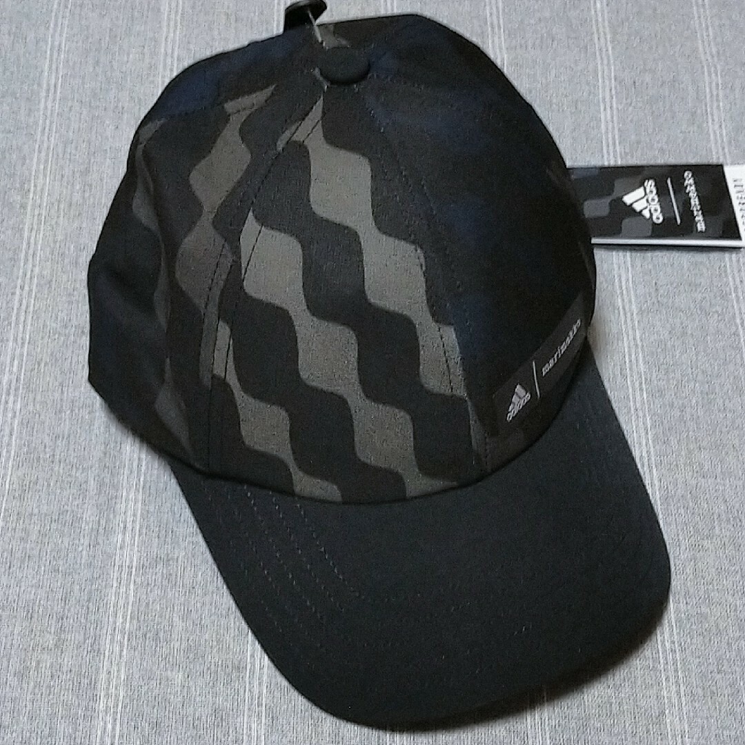 adidas(アディダス)のアディダス　マリメッコ　コラボキャップ　帽子　ブラック黒色 レディースの帽子(キャップ)の商品写真