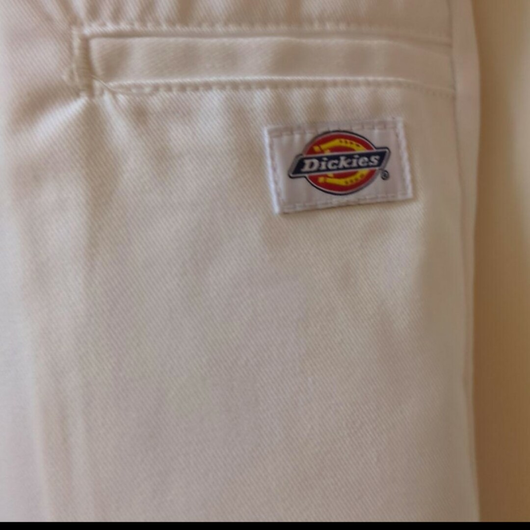 Dickies(ディッキーズ)の新品 34 WH ハーフパンツ ディッキーズ ホワイト 42283 メンズのパンツ(ショートパンツ)の商品写真