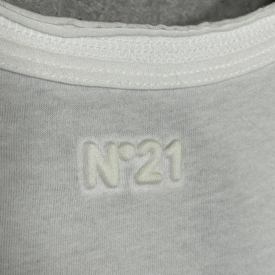 N°21(ヌメロヴェントゥーノ)の『N°21』ヌメロ・ヴェントゥーノ (S) プリントTシャツ レディースのトップス(Tシャツ(半袖/袖なし))の商品写真