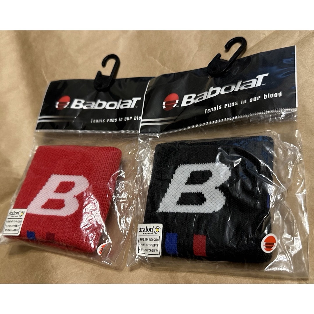 Babolat(バボラ)のバボラBabolatリストバンド2個BKRD スポーツ/アウトドアのテニス(その他)の商品写真