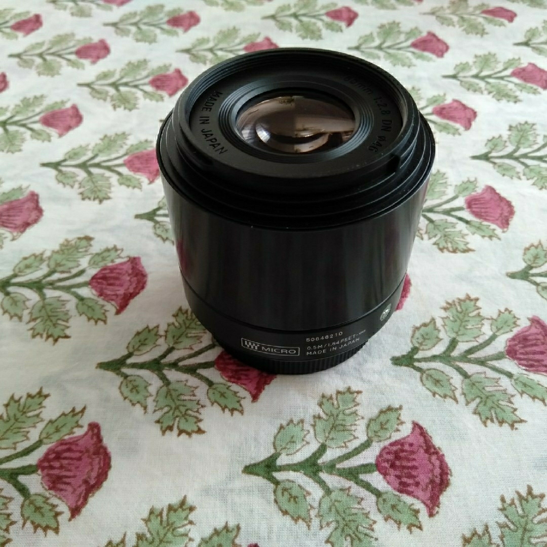 SIGMA(シグマ)のSIGMA 60mmF2.8DN　マイクロフォーサーズマウント スマホ/家電/カメラのカメラ(レンズ(単焦点))の商品写真