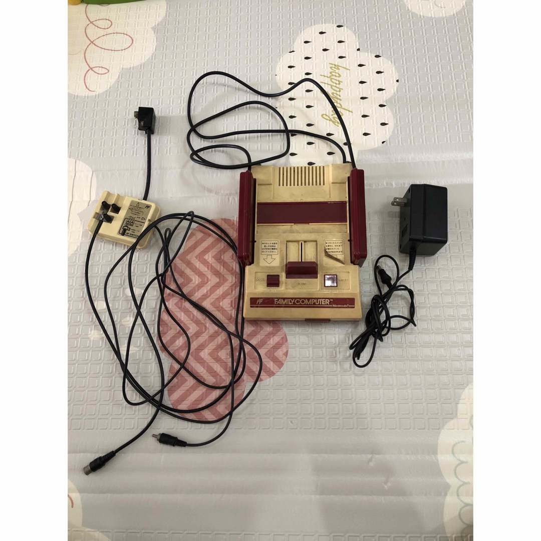 任天堂(ニンテンドウ)のファミリーコンピュータ　動作未確認 エンタメ/ホビーのゲームソフト/ゲーム機本体(家庭用ゲーム機本体)の商品写真