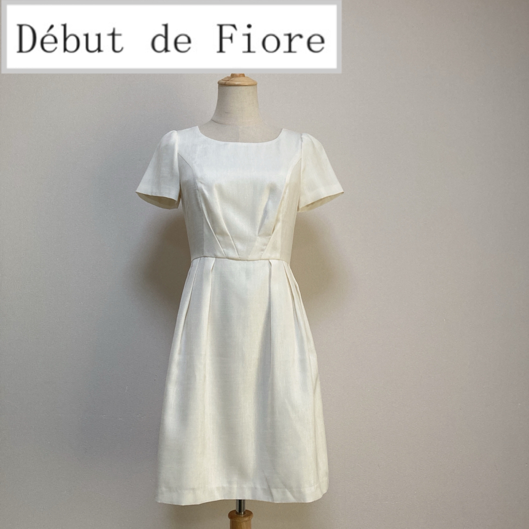 Debut de Fiore(デビュードフィオレ)のデビュードフィオレ バックフリルワンピース レディースのワンピース(ひざ丈ワンピース)の商品写真