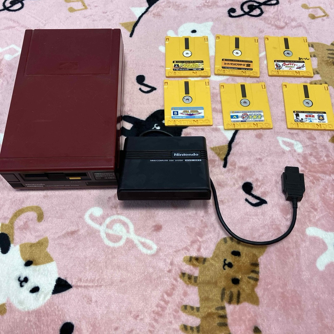 ファミリーコンピューター　HVC-022  充電機　カセット エンタメ/ホビーのゲームソフト/ゲーム機本体(家庭用ゲーム機本体)の商品写真