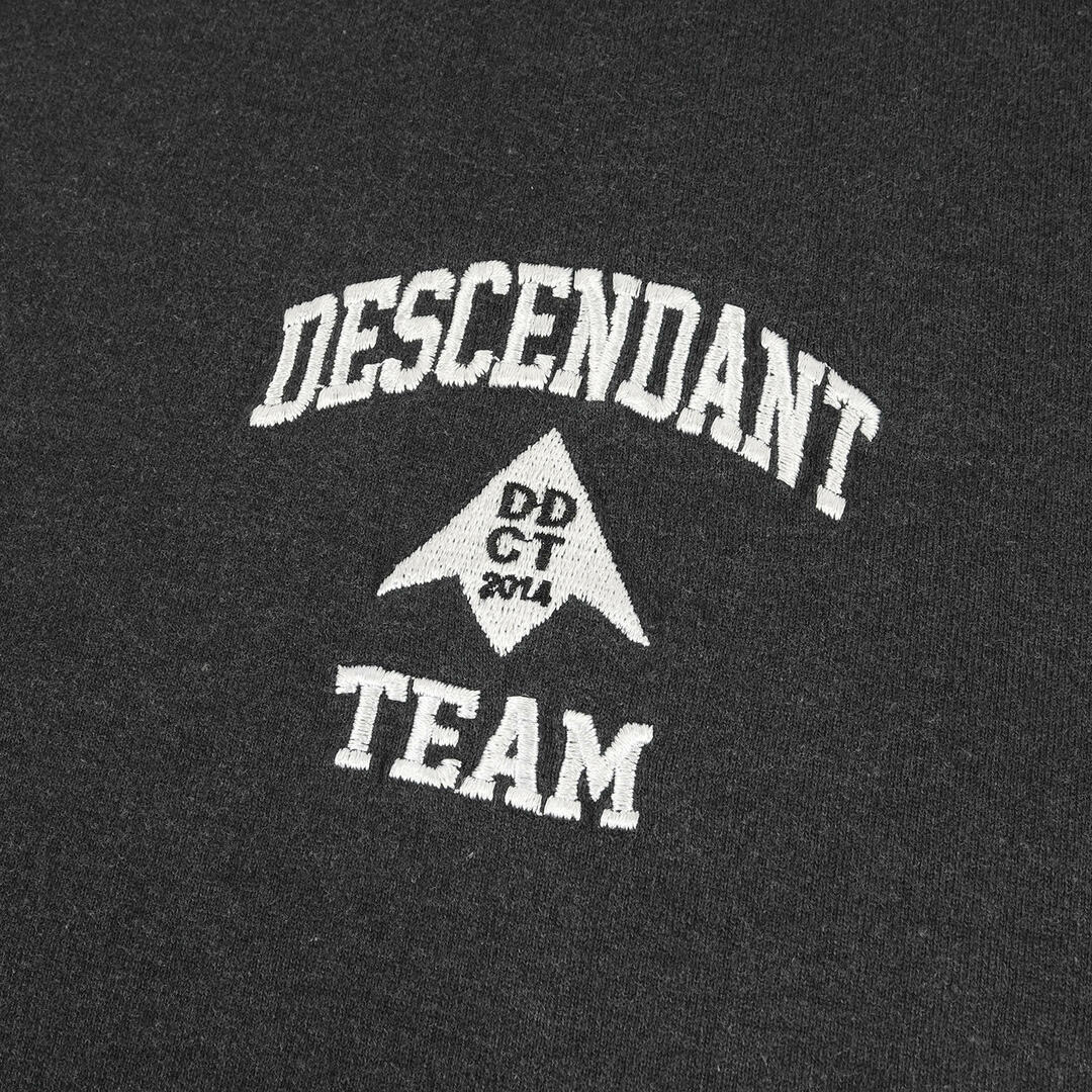 DESCENDANT(ディセンダント)の美品 DESCENDANT ディセンダント Tシャツ サイズ:3 23SS オゾン加工 チームロゴ 刺繍 クルーネック 半袖Tシャツ TEAM SS ブラック 黒 トップス カットソー【メンズ】【中古】 メンズのトップス(Tシャツ/カットソー(半袖/袖なし))の商品写真