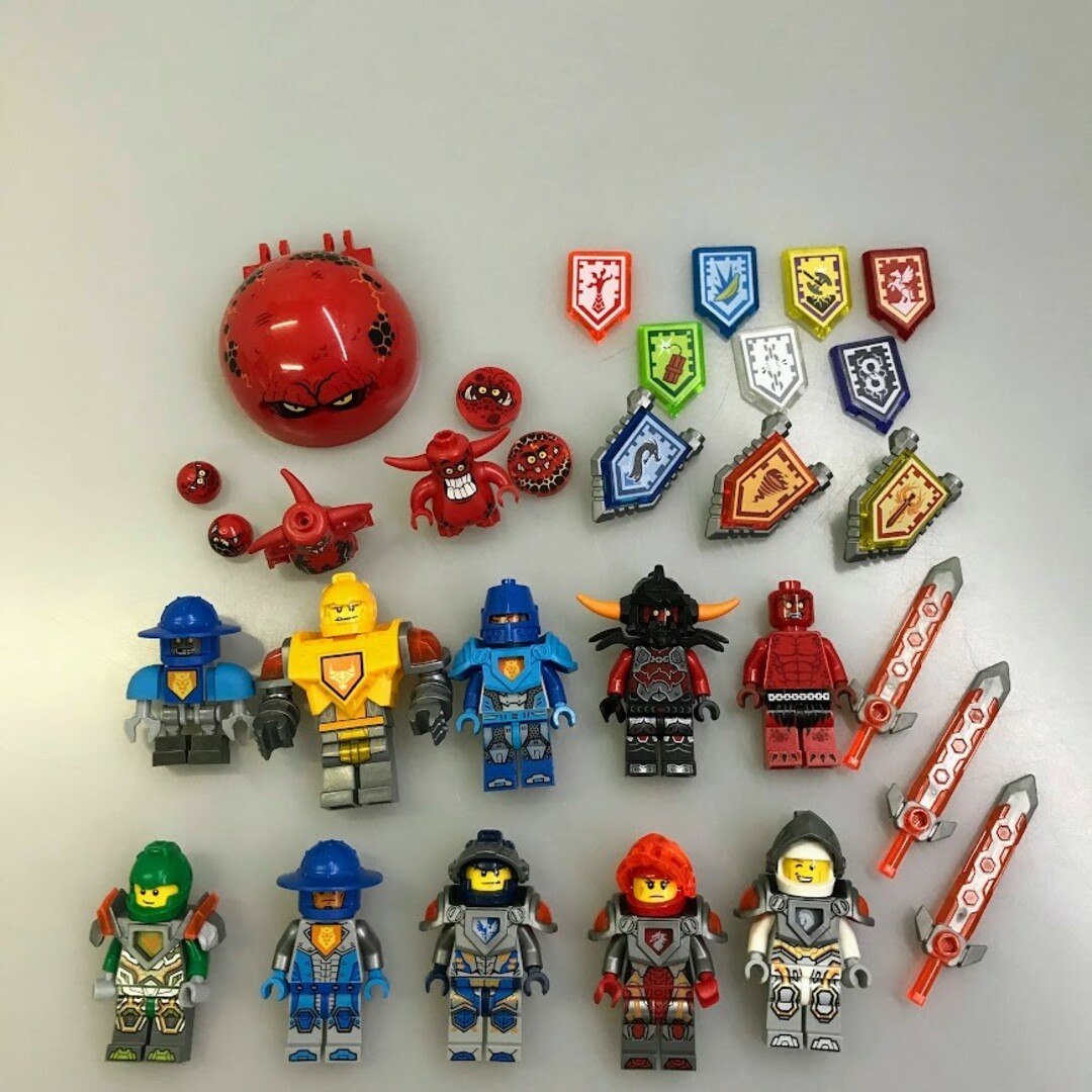 正規品 LEGO レゴ ネックスナイツ  ミニフィグ　10個 NH-010 おまけ付き　まとめ売り　盾　シールド　スカリー　武器　剣 361 キッズ/ベビー/マタニティのおもちゃ(知育玩具)の商品写真