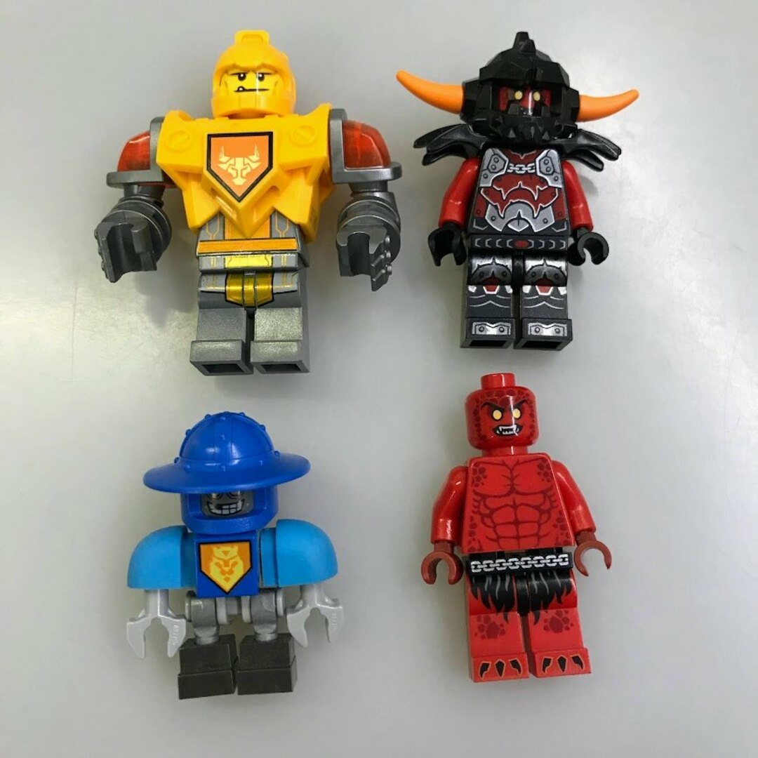正規品 LEGO レゴ ネックスナイツ  ミニフィグ　10個 NH-010 おまけ付き　まとめ売り　盾　シールド　スカリー　武器　剣 361 キッズ/ベビー/マタニティのおもちゃ(知育玩具)の商品写真