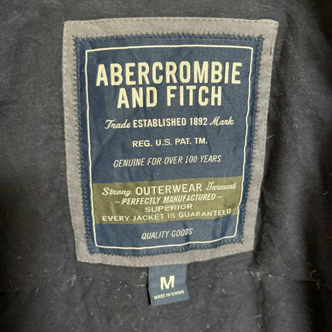 Abercrombie&Fitch(アバクロンビーアンドフィッチ)のアバクロ メンズ ネイビー 刺繍 M 長袖 ダウンジャケット 冬物 メンズのジャケット/アウター(ダウンジャケット)の商品写真