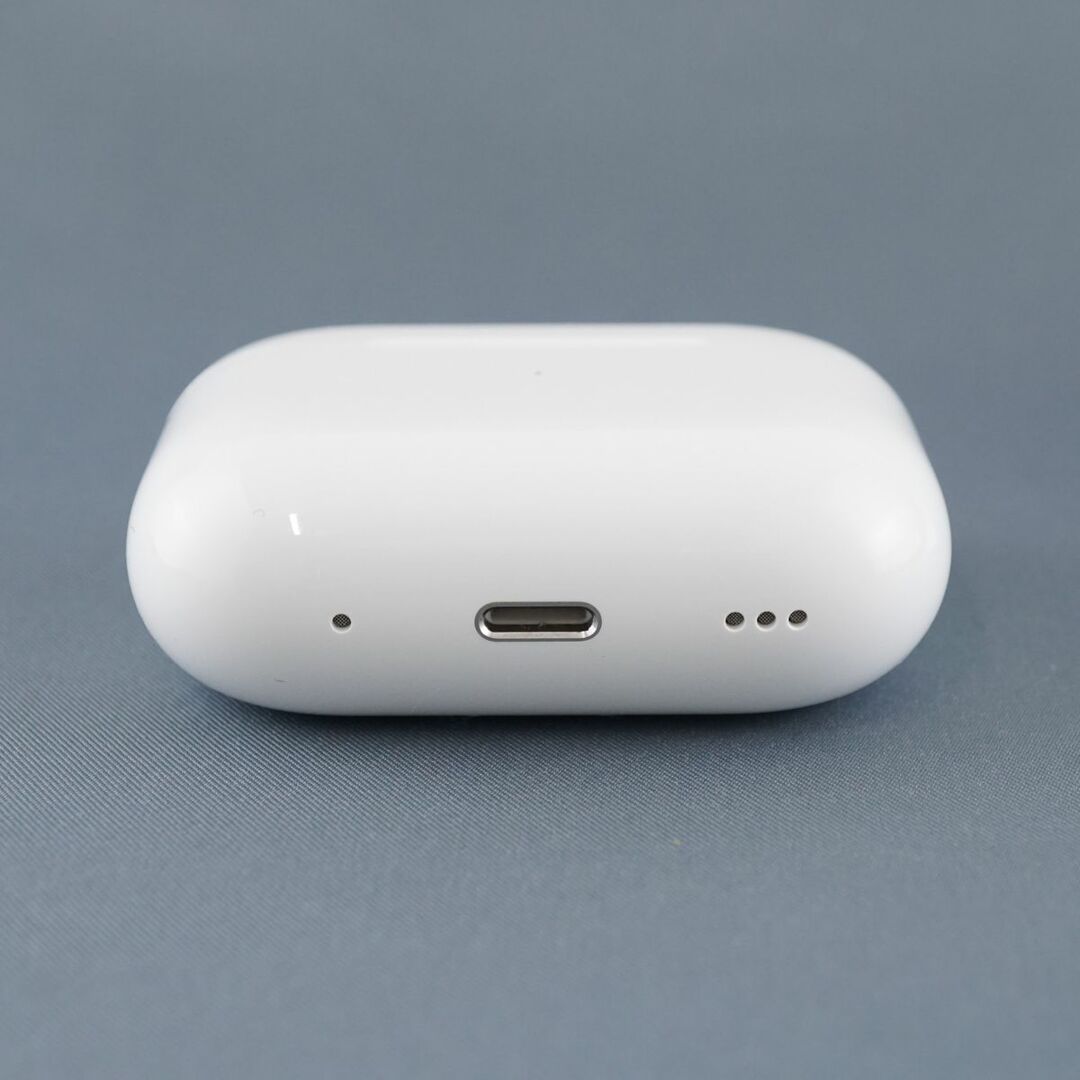 Apple(アップル)のApple AirPods Pro 第二世代 充電ケースのみ USED美品 ワイヤレスイヤホン MagSafe充電ケース Lightning MQD83J/A 完動品 KR V0066 スマホ/家電/カメラのオーディオ機器(ヘッドフォン/イヤフォン)の商品写真