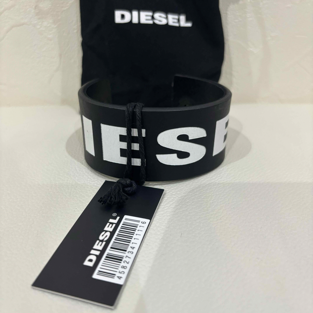 DIESEL(ディーゼル)の新品【DIESEL】ディーゼル　牛革　ブレスレット　バングル　リストバンド レディースのアクセサリー(ブレスレット/バングル)の商品写真