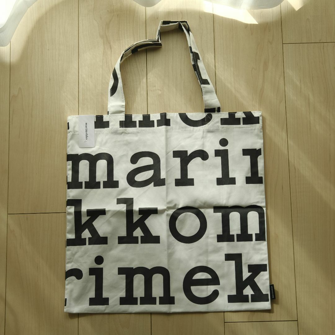 marimekko(マリメッコ)のマリメッコウニッコトートバック エコバッグ アルファベット 白 レディースのバッグ(エコバッグ)の商品写真