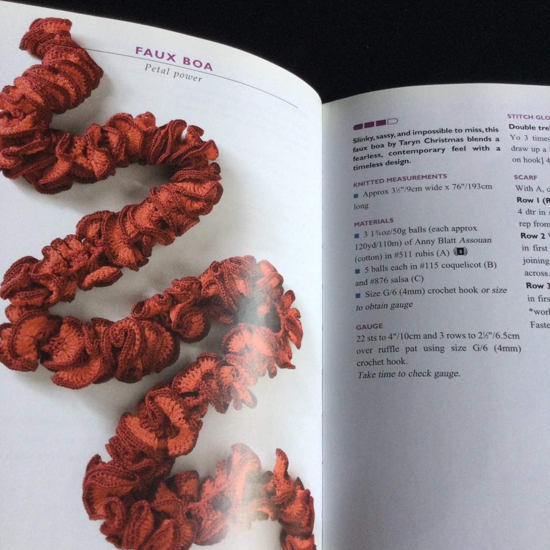 編み物　スカーフ　マフラー　Crochet 洋書　作品集　ニット クロシェ編み エンタメ/ホビーの本(洋書)の商品写真