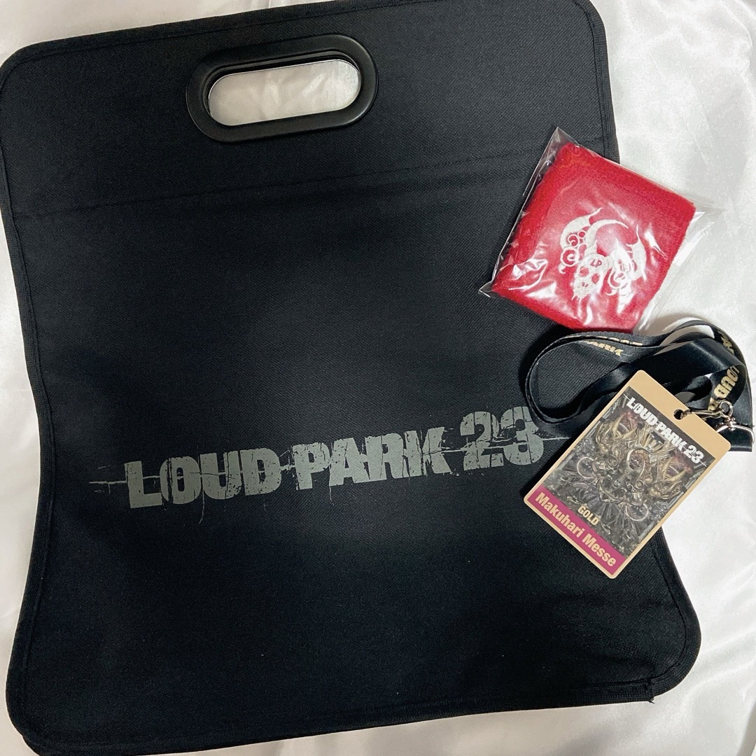 LOUD PARK 2023 レコードバッグ リストバンド ゴールド 特典 エンタメ/ホビーのタレントグッズ(ミュージシャン)の商品写真