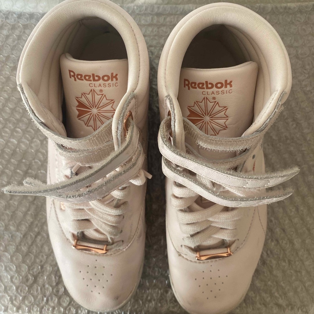 Reebok(リーボック)のReebok リーボック ♡ フリースタイルハイ スニーカー  ピンク レディースの靴/シューズ(スニーカー)の商品写真