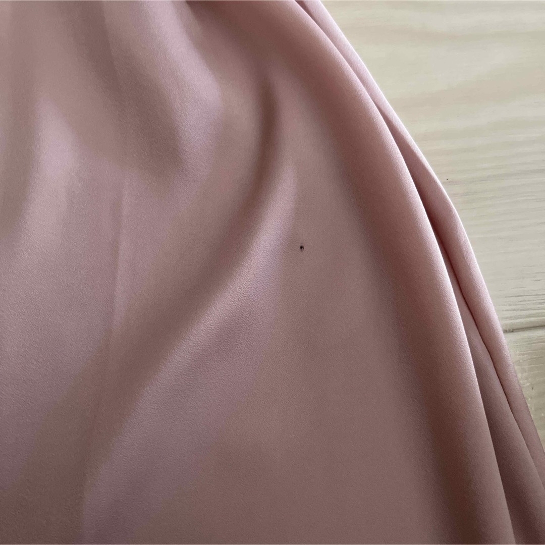 H&M(エイチアンドエム)のH&M 膝下ノースリーブワンピース　4号　ピンク系　紐リボン　新品　訳あり　 レディースのワンピース(ひざ丈ワンピース)の商品写真